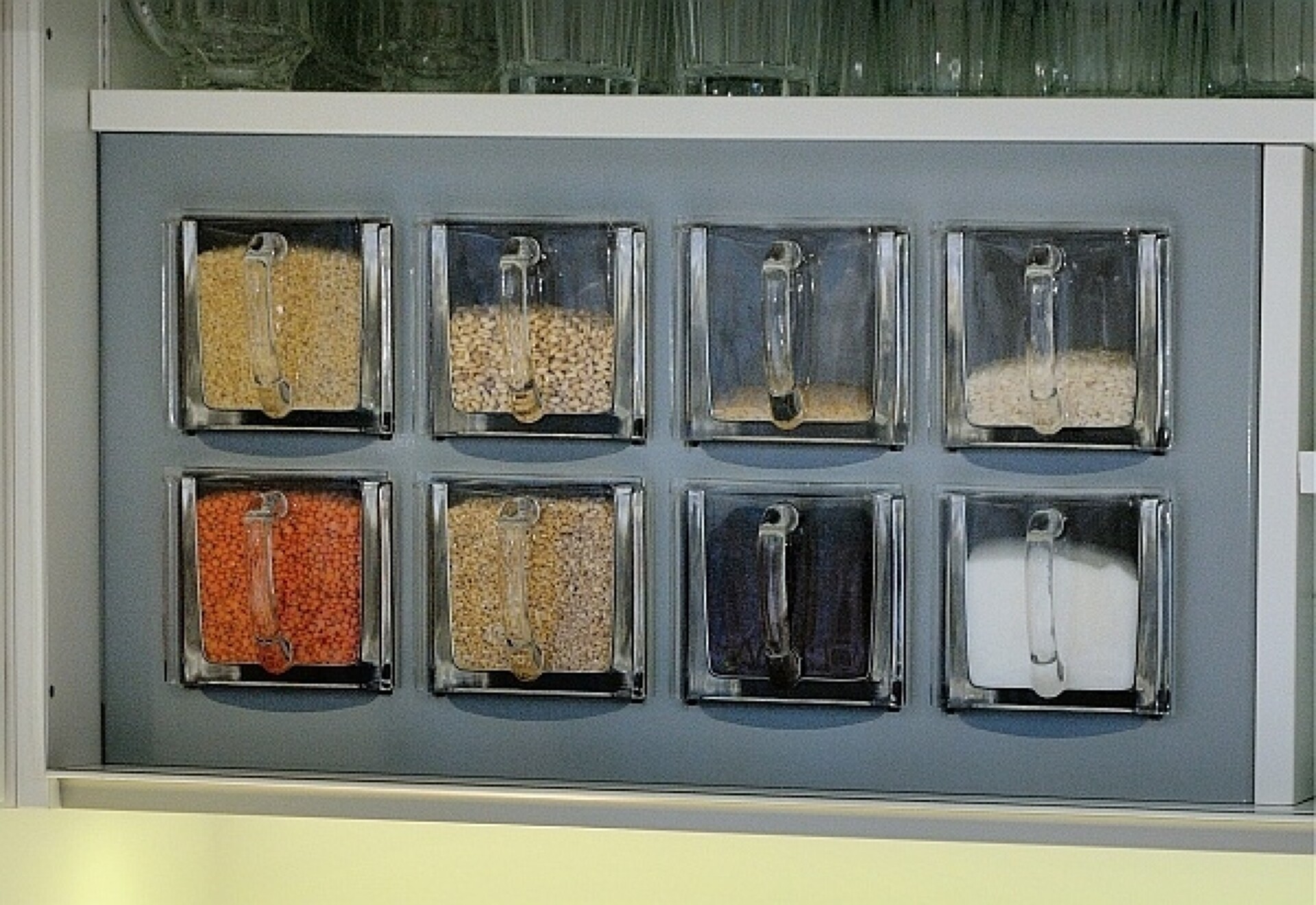 Praktische Vorratsbehälter aus Glas zum Einbau in Ihrer Küche